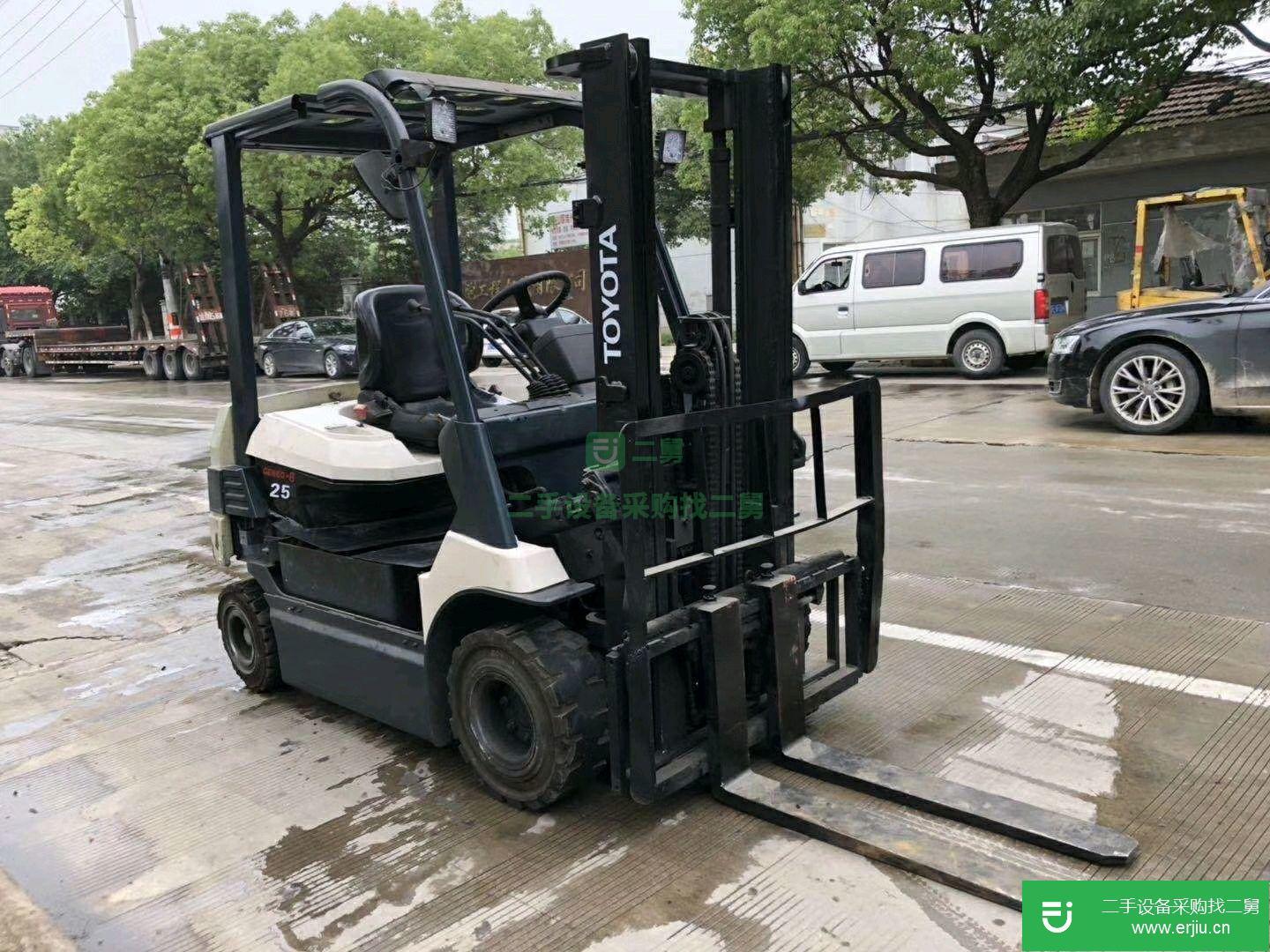 轉讓一臺小型豐田電動叉車，狹窄倉庫專用三支點電動二手叉車