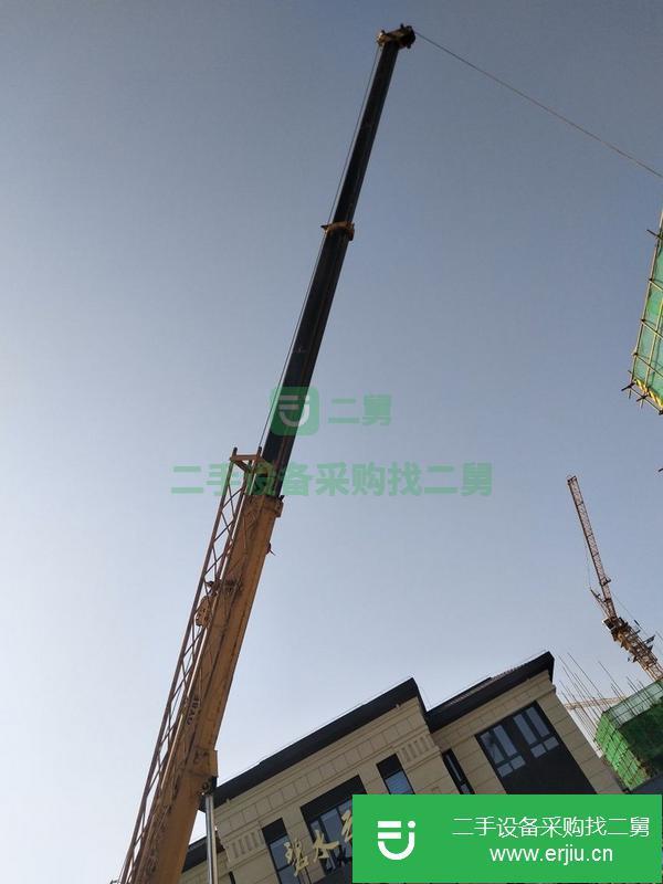 轉(zhuǎn)讓二手的九成新的2013柳工八噸吊車(chē)