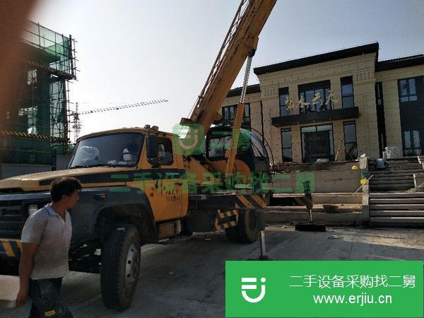 轉(zhuǎn)讓二手的九成新的2013柳工八噸吊車(chē)