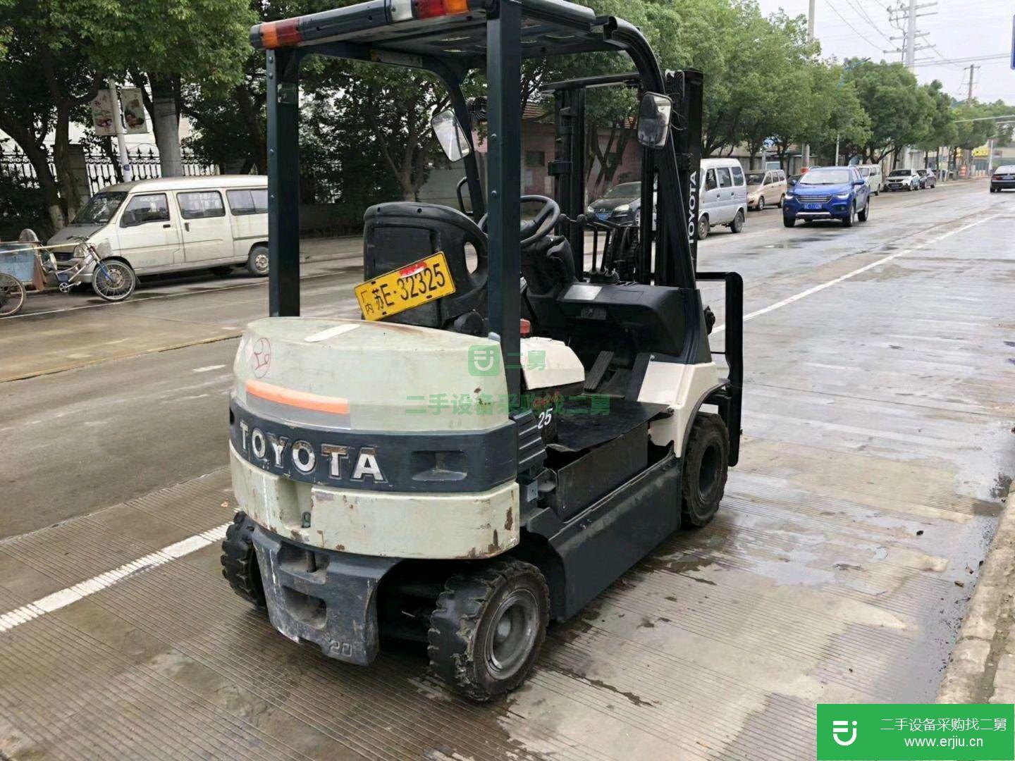 轉讓一臺小型豐田電動叉車，狹窄倉庫專用三支點電動二手叉車