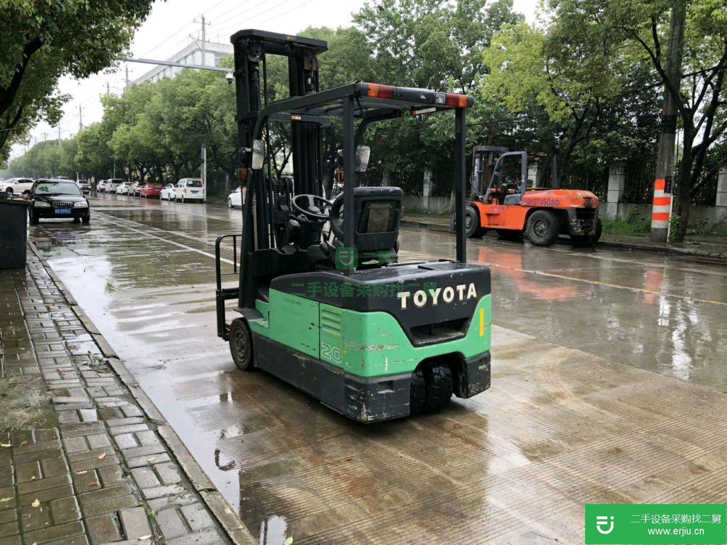 個(gè)人轉(zhuǎn)讓一臺(tái)豐田電瓶叉車，倉庫堆高4米環(huán)保二手叉車