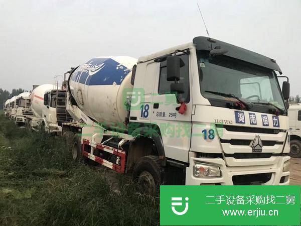 低價(jià)出售15年國(guó)四豪沃宇通上裝大14方罐攪拌車