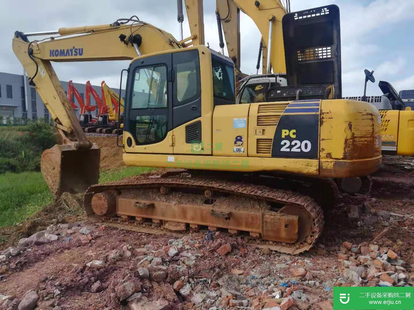 低價(jià)出售小松 PC220LC-8 挖掘機(jī)