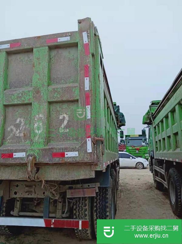 轉(zhuǎn)讓17年二手豪沃自卸車 340馬力 后八輪