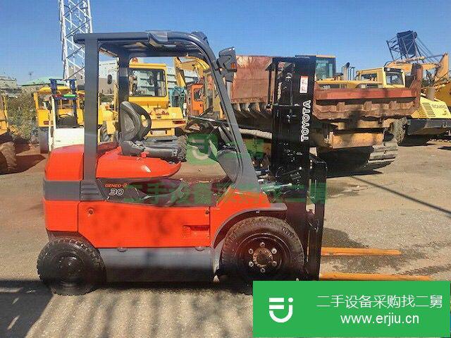 轉(zhuǎn)讓8成新二手豐田7FB30 3噸叉車(chē)一臺(tái)