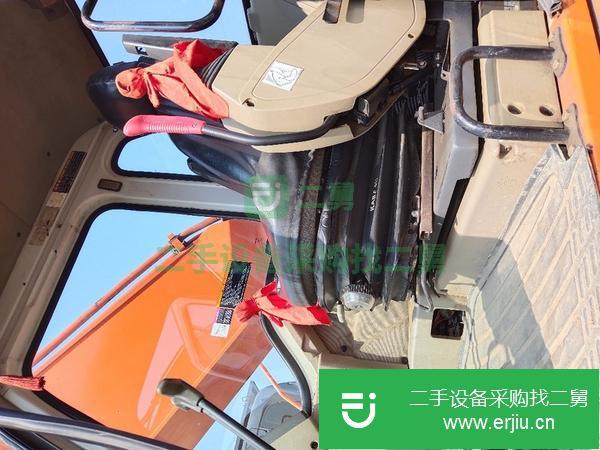 低價出售精品斗山300挖機
