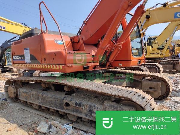 低價出售精品斗山300挖機