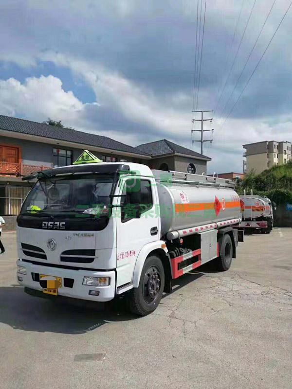 8噸帶手續油罐車現車低價出售