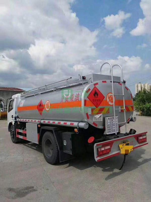 8噸帶手續油罐車現車低價出售