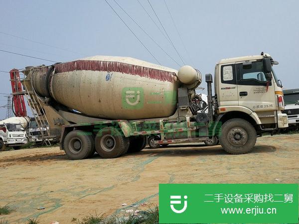 轉讓13年6月份剛審完車歐曼14方奔馳橋攪拌車