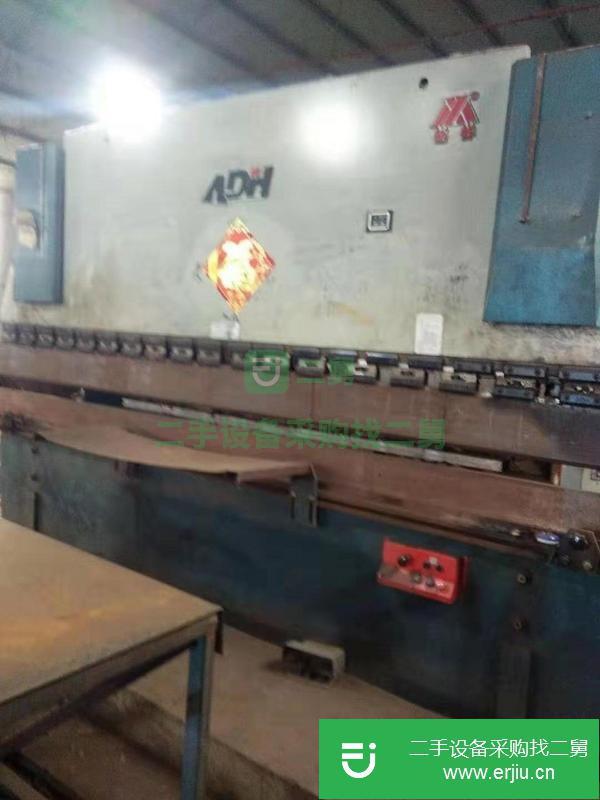 轉(zhuǎn)讓100噸4折彎機(jī)一臺(tái)加工不銹鋼用的
