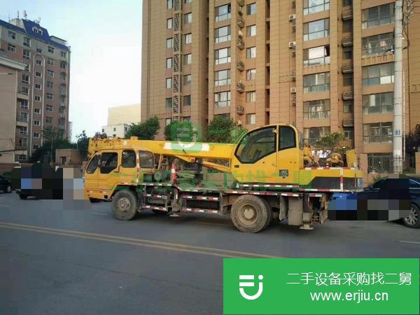 轉(zhuǎn)讓二手的08年11月  徐工12噸吊車(chē)