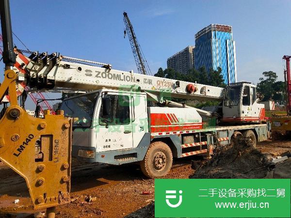 轉(zhuǎn)讓二手的中聯(lián)25丅汽車吊,國三