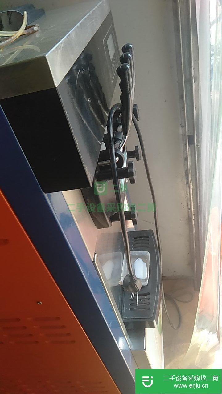 九成新冰淇淋機(jī)器，簡單易做。