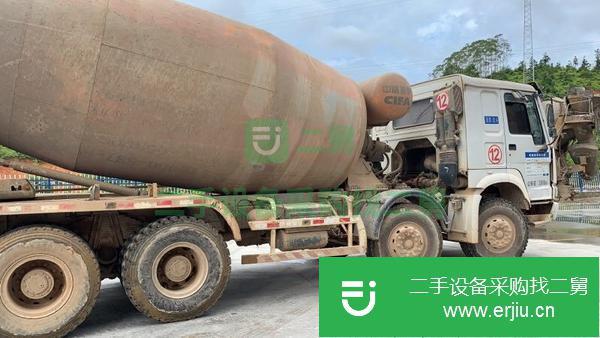 轉(zhuǎn)讓13年12月中聯(lián)豪沃大12方攪拌車