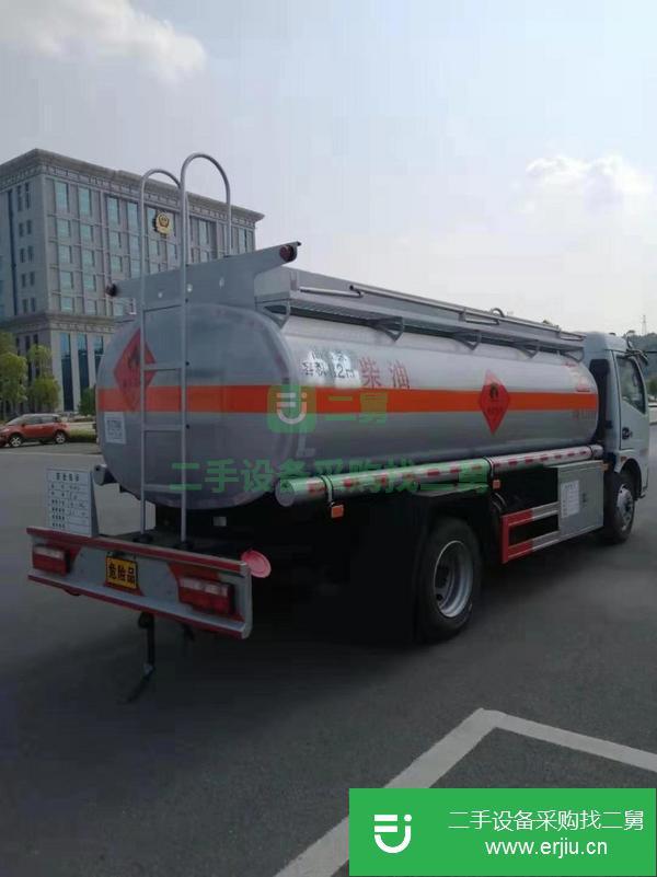 轉(zhuǎn)讓8噸油罐車現(xiàn)車隨時(shí)提車