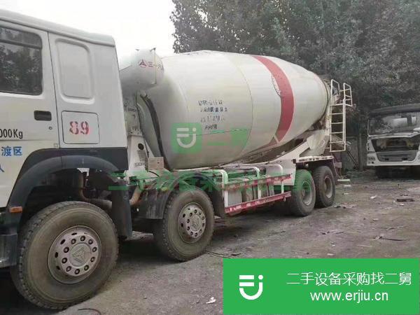 出售兩臺(tái)18年國(guó)五標(biāo)準(zhǔn)攪拌罐車豪沃三一上裝,20方罐