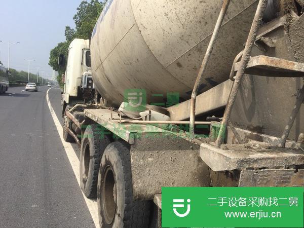 轉(zhuǎn)讓二手的九成新的11年華凌10年歐曼攪拌車