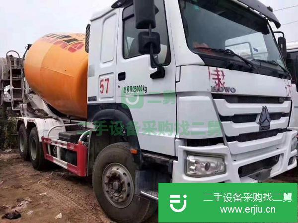 出售一臺精品豪沃攪拌罐車17年10月國五排放,