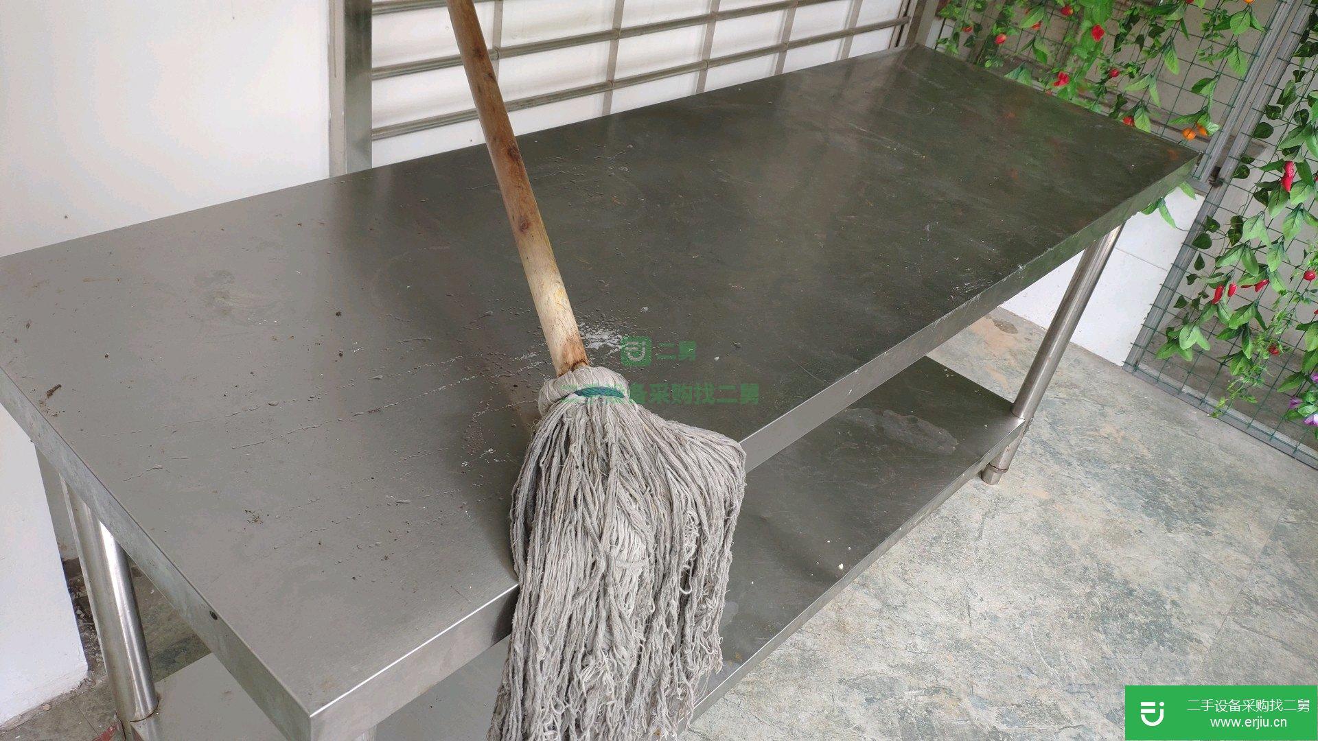 8成新蒸菜臺和操作臺各1個