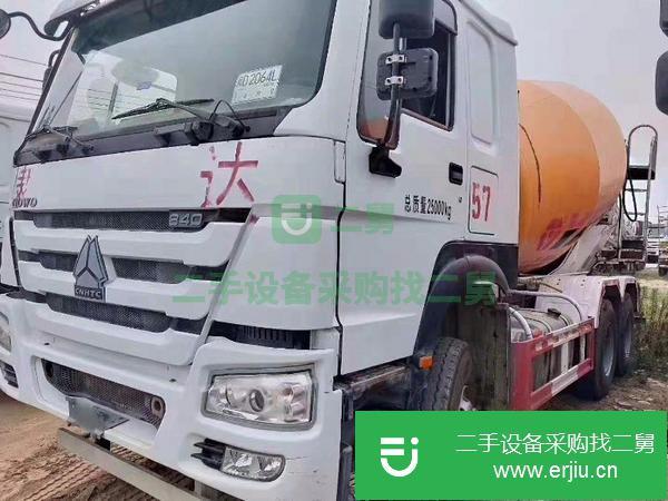 出售一臺精品豪沃攪拌罐車17年10月國五排放,
