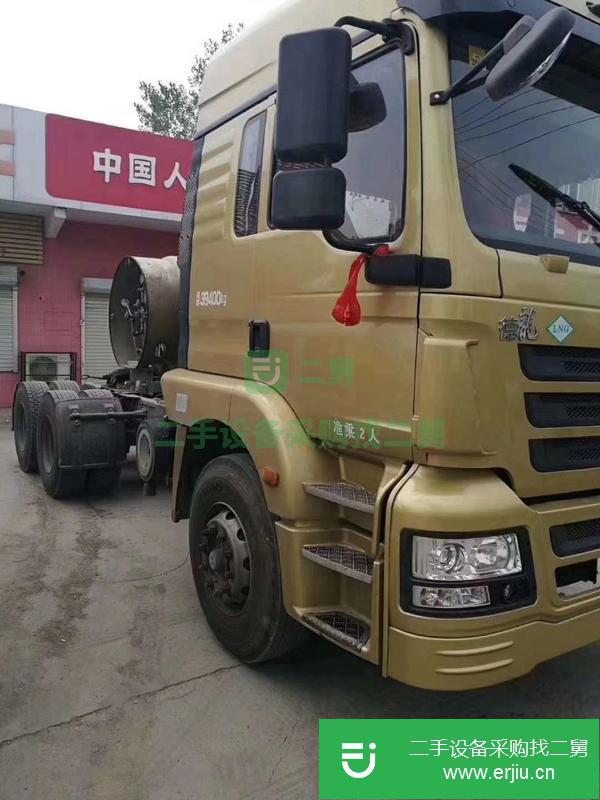 出售二手國(guó)五德龍燒氣車(chē)400馬力雙驅(qū)輕體牽引車(chē)