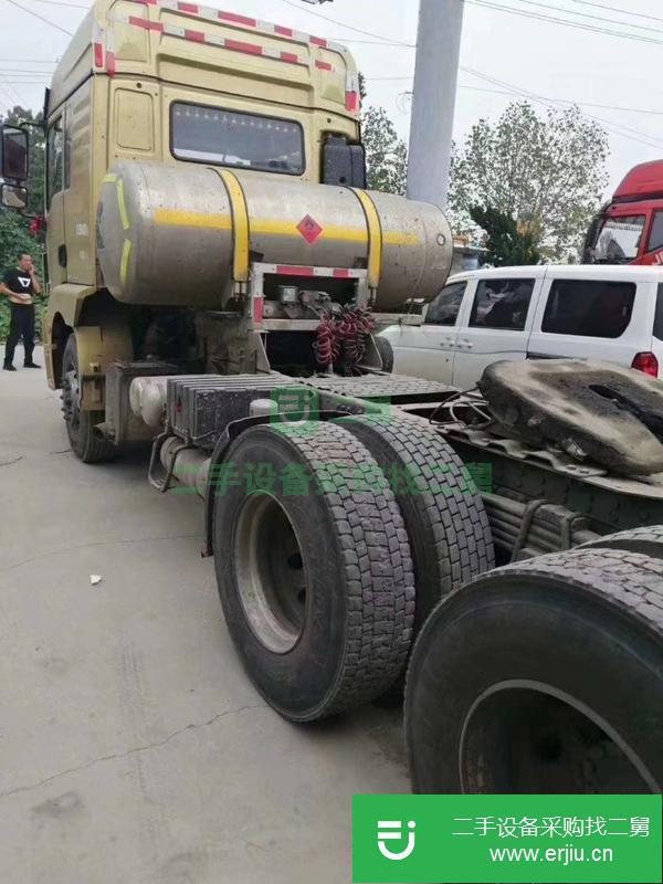 出售二手國(guó)五德龍燒氣車(chē)400馬力雙驅(qū)輕體牽引車(chē)