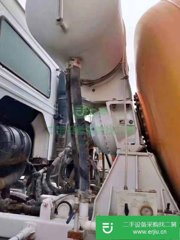 出售一臺精品豪沃攪拌罐車17年10月國五排放,