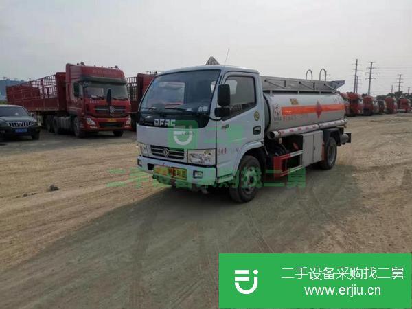 便宜出售5噸8噸二手油罐車0首付提車