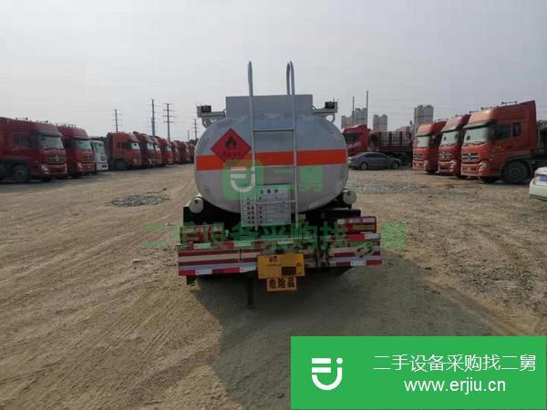 便宜出售5噸8噸二手油罐車0首付提車