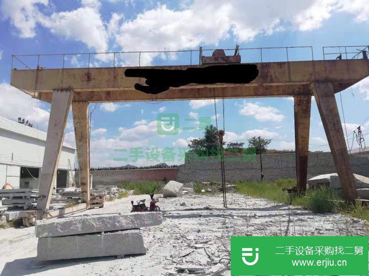 九成新25噸露天大行吊