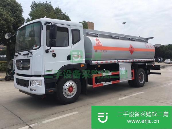 國五東風大多利卡8噸加油車帶牌低價轉讓