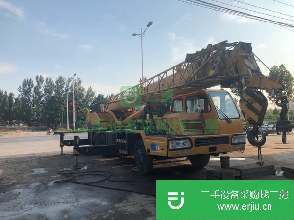 出售二手的一臺徐工20吊車