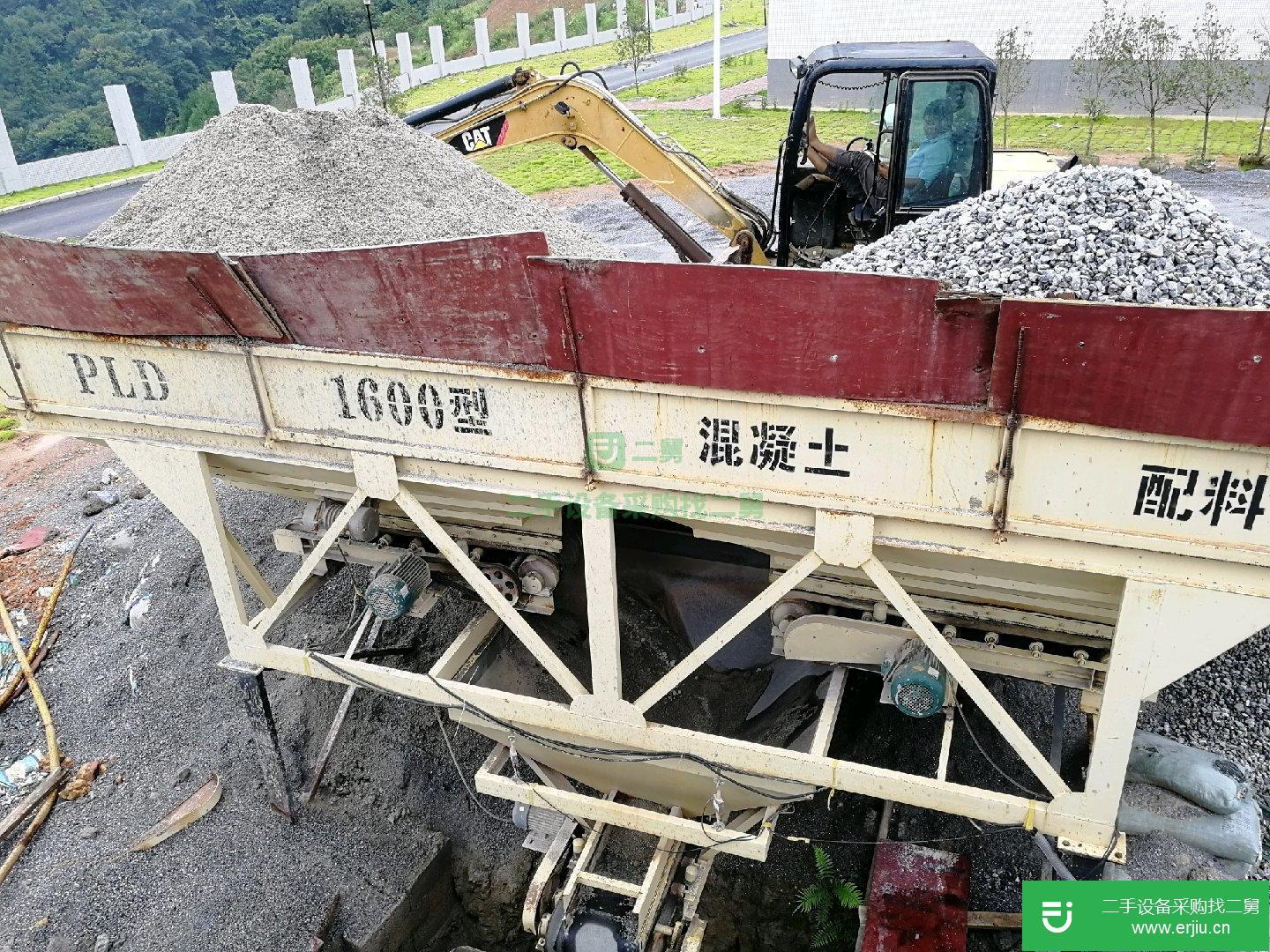 8成混凝土攪拌站出售