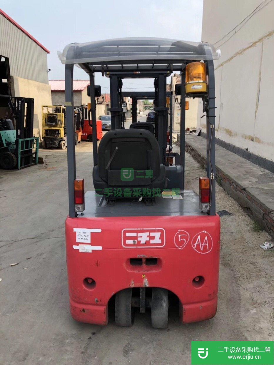 出售三支點(diǎn)進(jìn)口電動(dòng)叉車，二手小型1.5噸電動(dòng)叉車本地出售