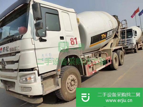 轉(zhuǎn)讓急售二手九成新的攪拌車