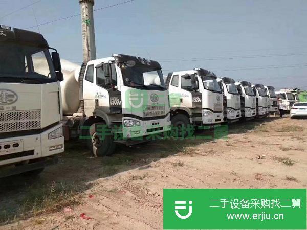 轉(zhuǎn)讓急售二手九成新的攪拌車