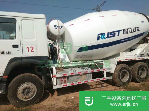 處理二手豪沃大14方國五轉(zhuǎn)讓 可按揭 二手混凝土攪拌罐車