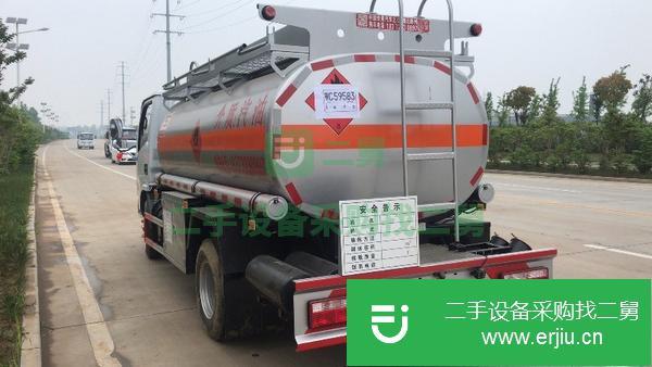 轉(zhuǎn)讓5噸8噸加油車包上戶,工地用5噸二手加油車現(xiàn)車低價處理