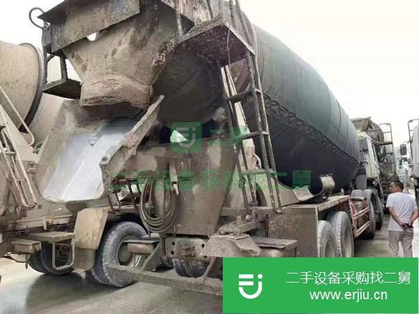 出售17年豪沃攪拌車   國五排放   大20方罐