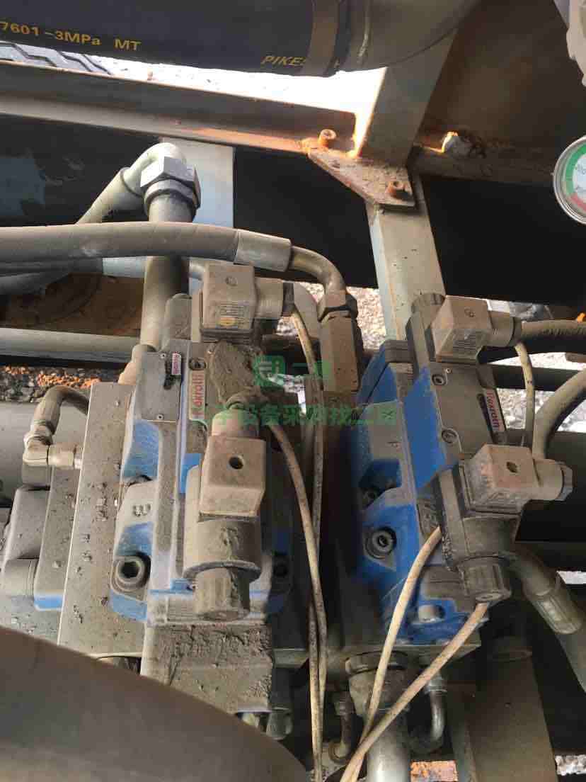 急售8成新混凝土拖泵中聯(lián)系統(tǒng)雜牌泵8016110河南省-鄭州市