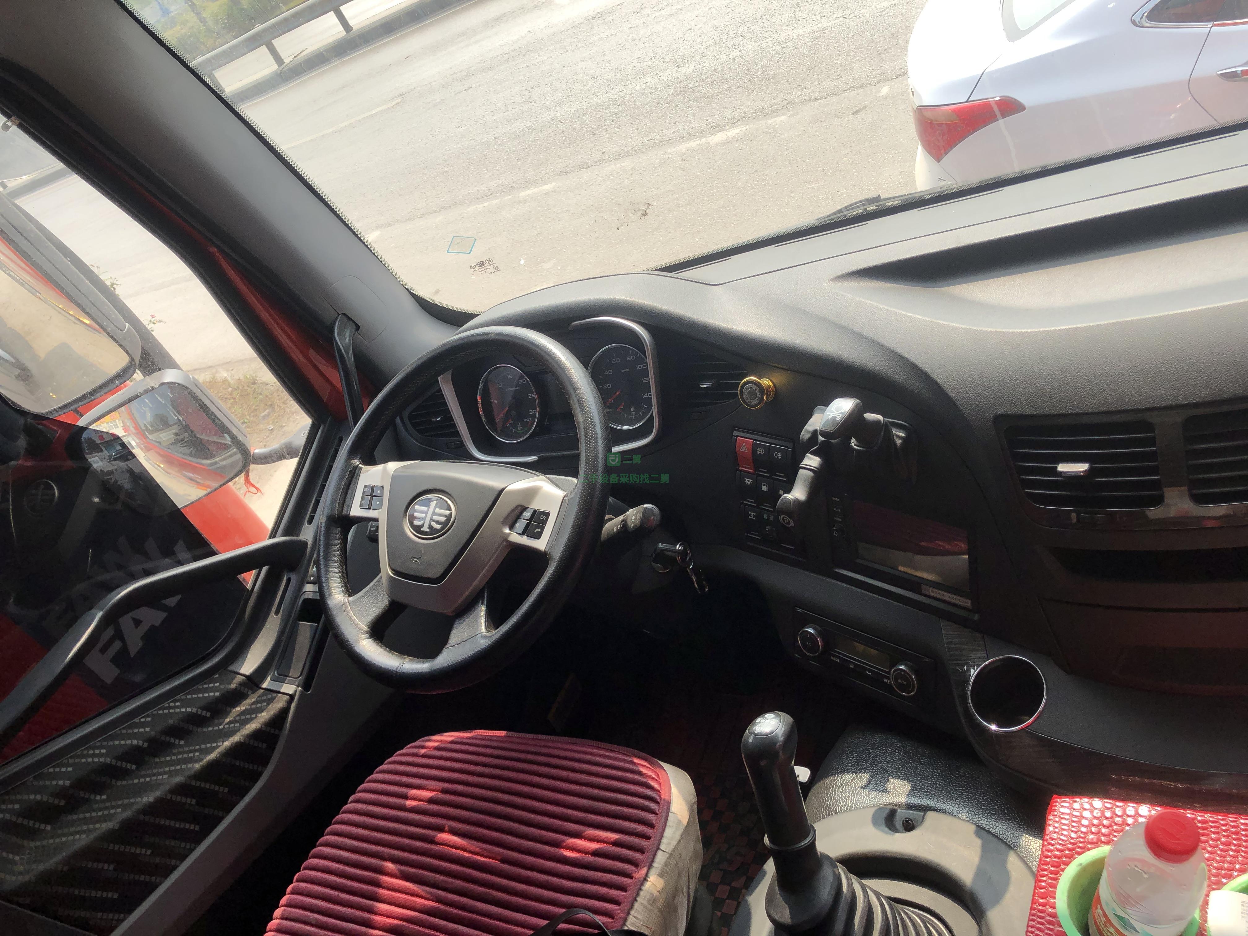 公司扣押一批二手解放J6P牽引車國五排放雙驅輕體可過戶