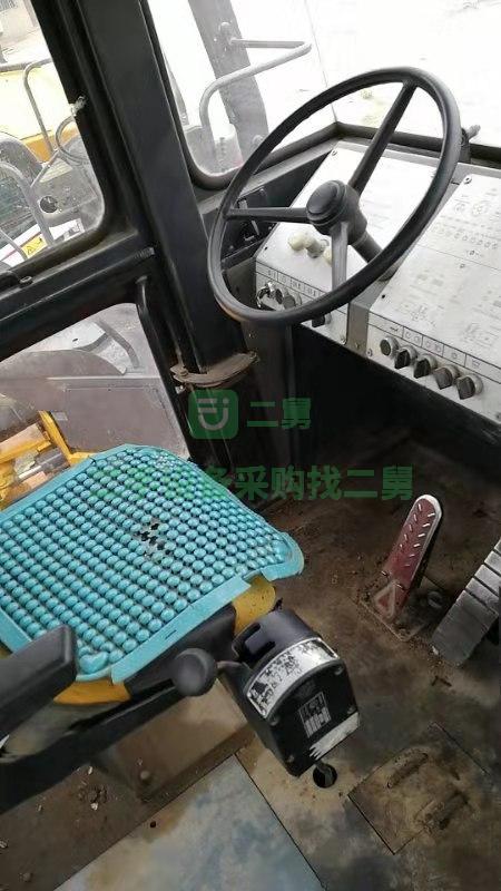 施工單位批量出售12年底二手膠輪壓路機
