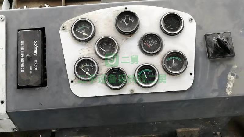 施工單位批量出售12年底二手膠輪壓路機