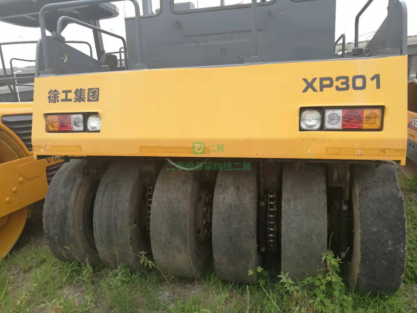 施工單位批量出售12年底二手膠輪壓路機