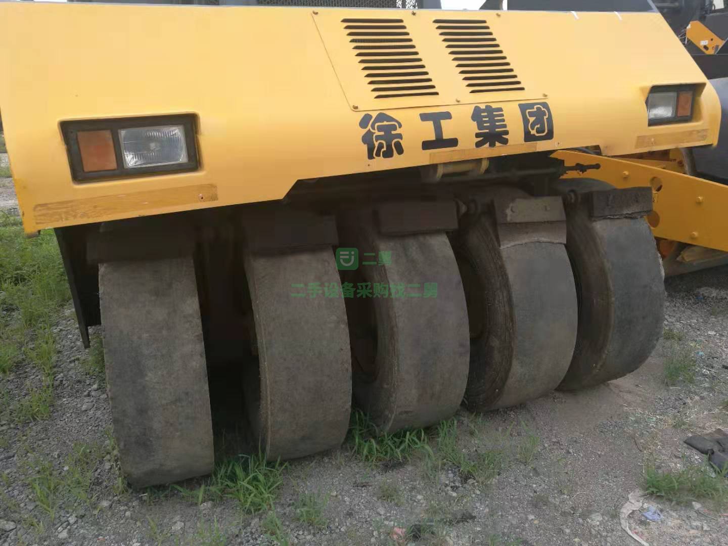 施工單位批量出售12年底二手膠輪壓路機