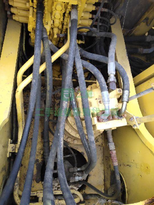 急售7成新低價出售原版二手小松挖掘機200