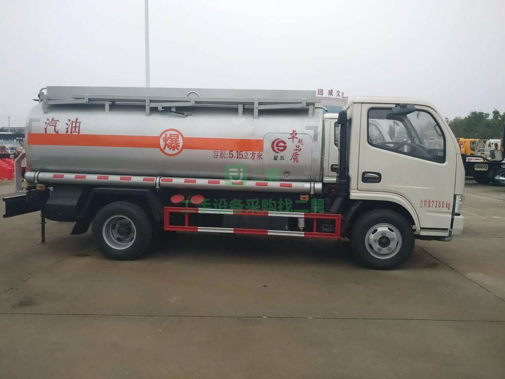 急售9成新油罐車東風(fēng)多利卡四川