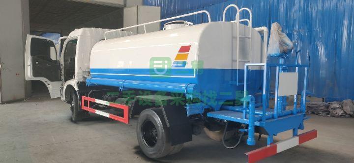 急售9成新灑水車東風(fēng)多利卡湖北省宜昌市