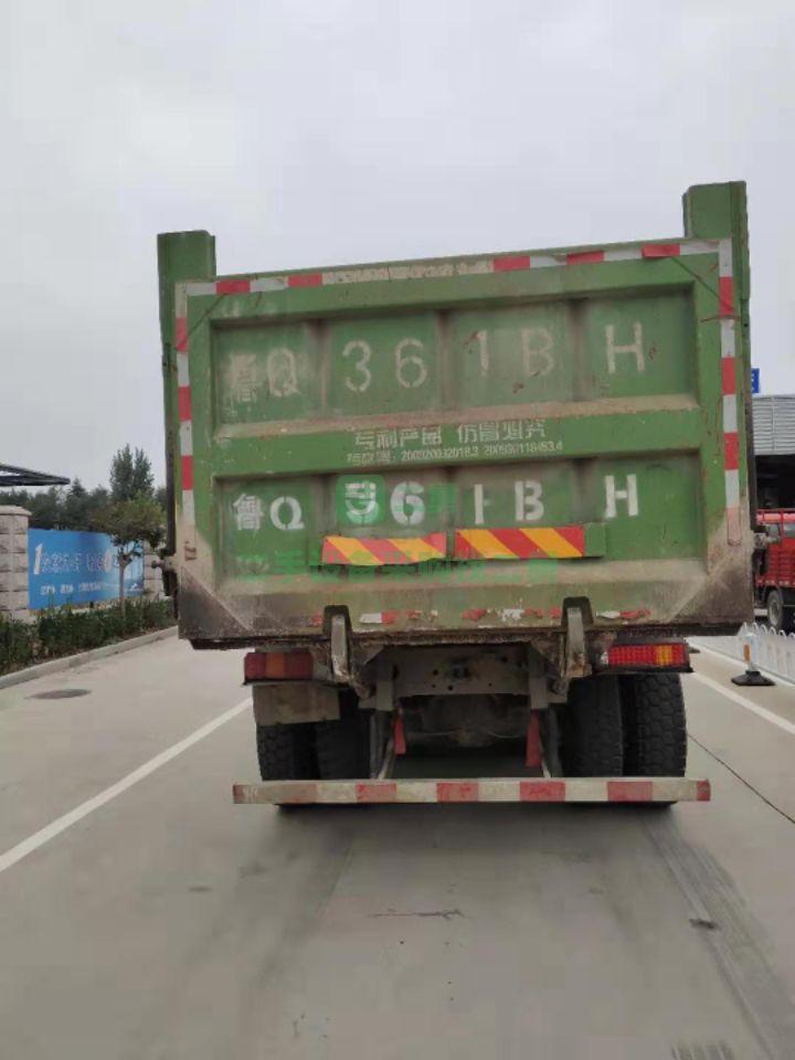 急售9成新二手豪沃自卸車375馬力，內徑6.2米，高1.5米